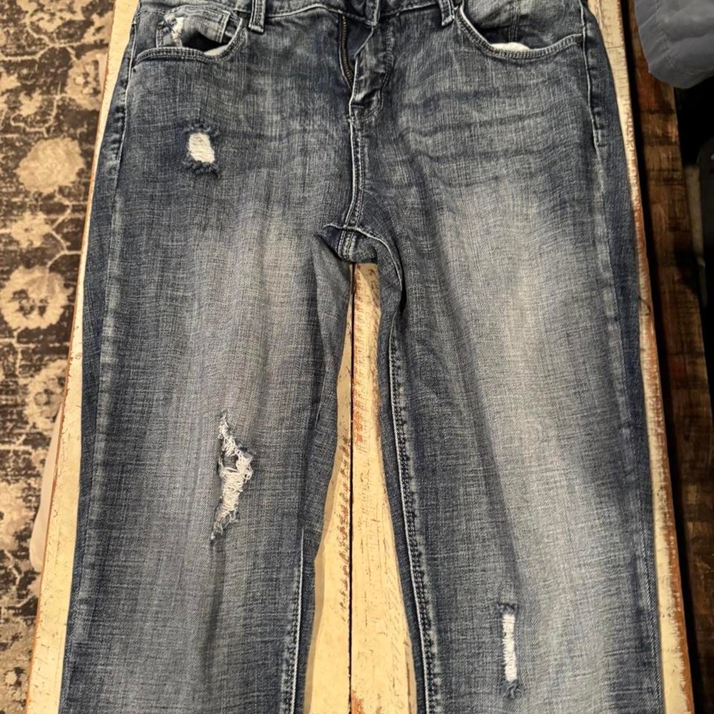 Laurie Felt Los Angeles Classic Weekender Crop Distressed Jeans Medium Wash 6